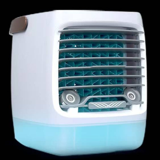 Giggly Gear retro mini USB desk fan white and blue for personal desktop cooling